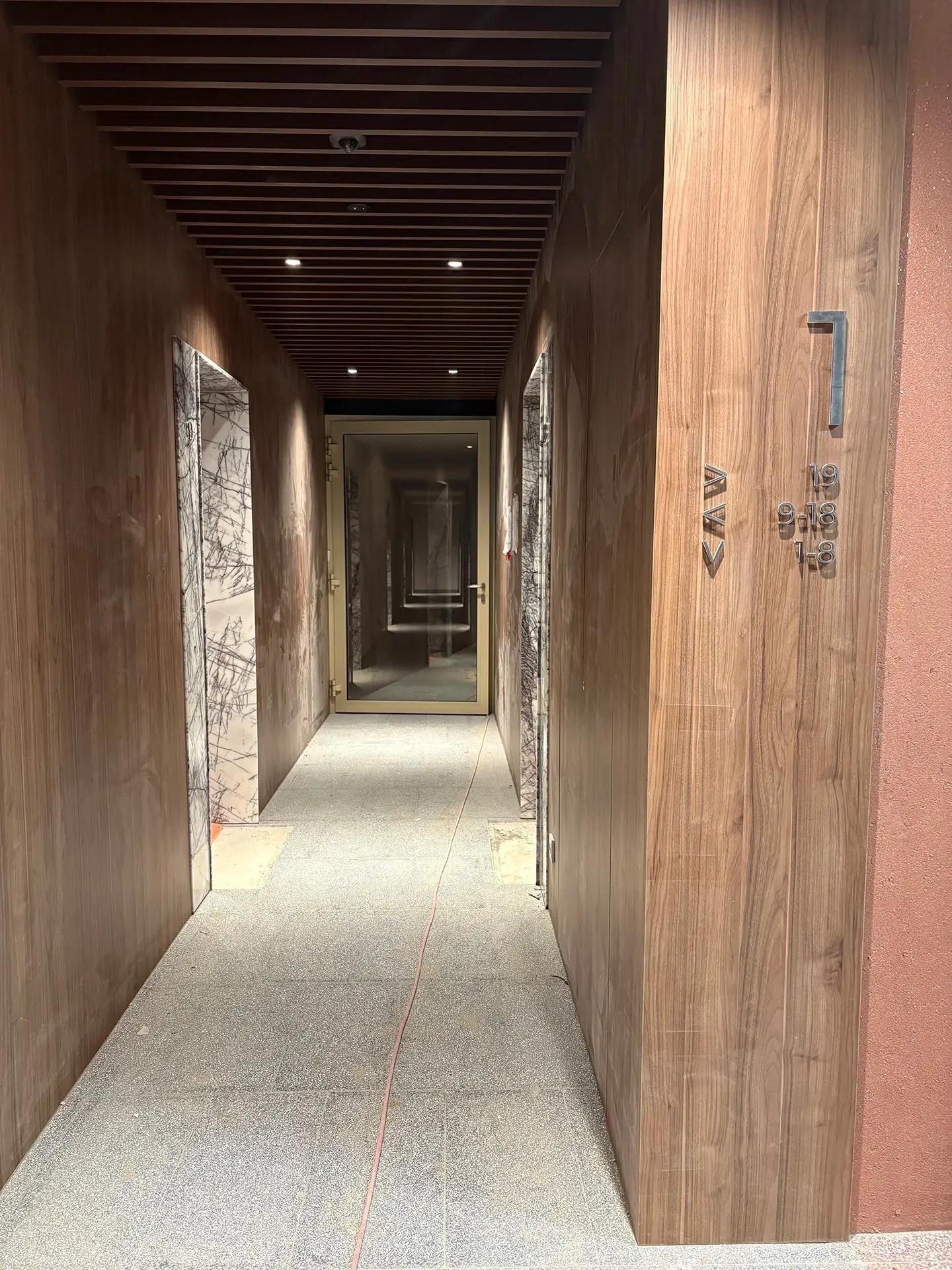 Postęp pracy inwestycji Żelazna 54, Warszawa Wola