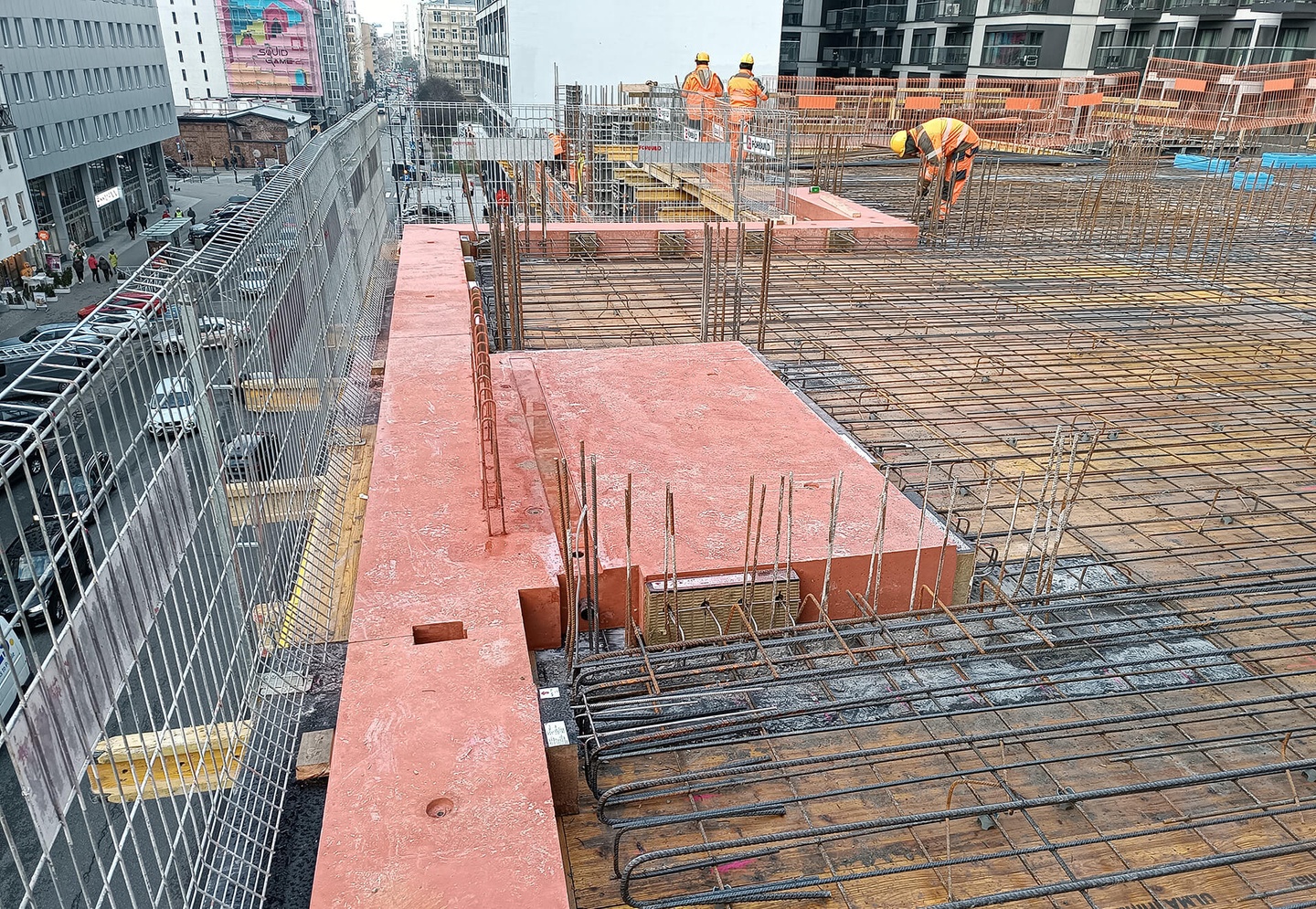 Postęp pracy inwestycji Żelazna 54, Warszawa Wola