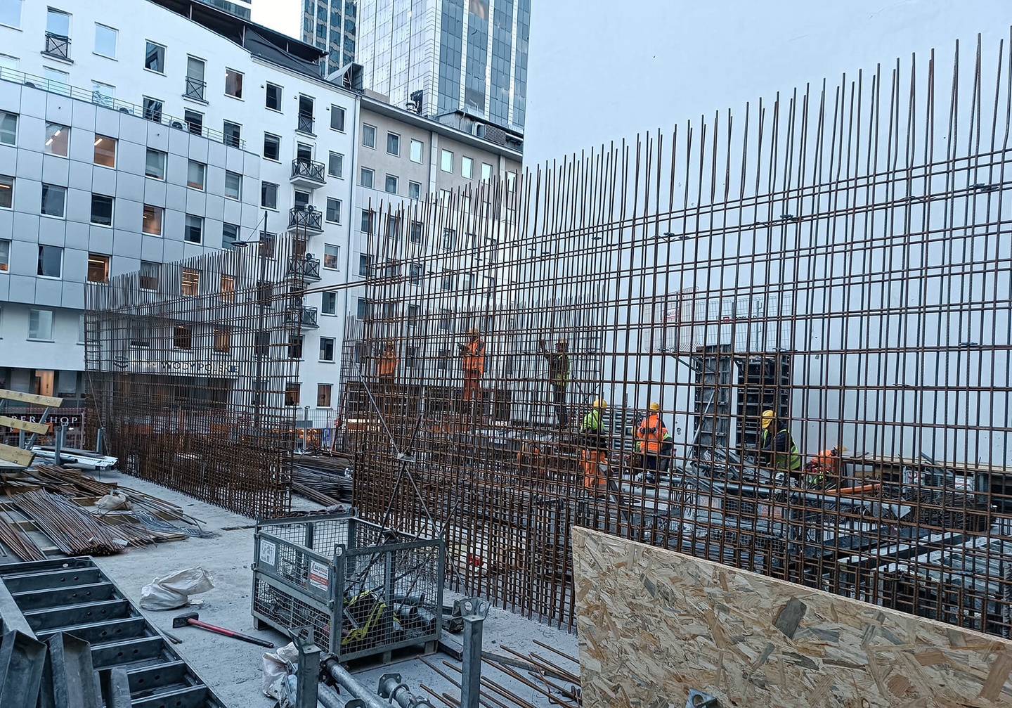 Postęp pracy inwestycji Żelazna 54, Warszawa Wola