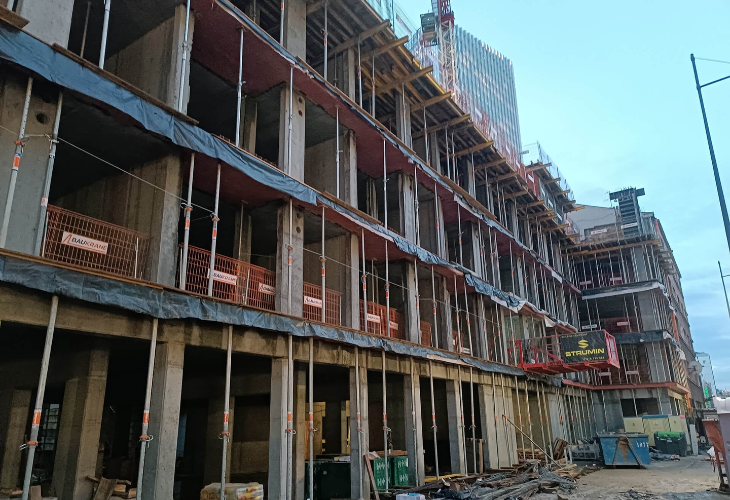 Postęp pracy inwestycji Żelazna 54, Warszawa Wola