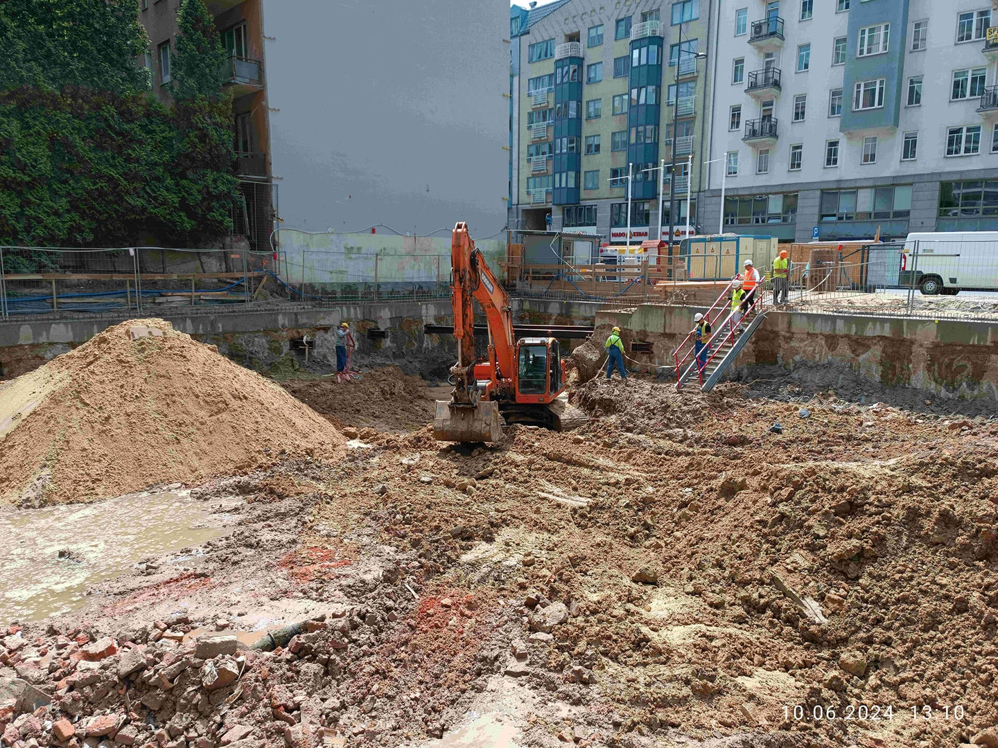 Postęp pracy inwestycji Żelazna 54, Warszawa Wola