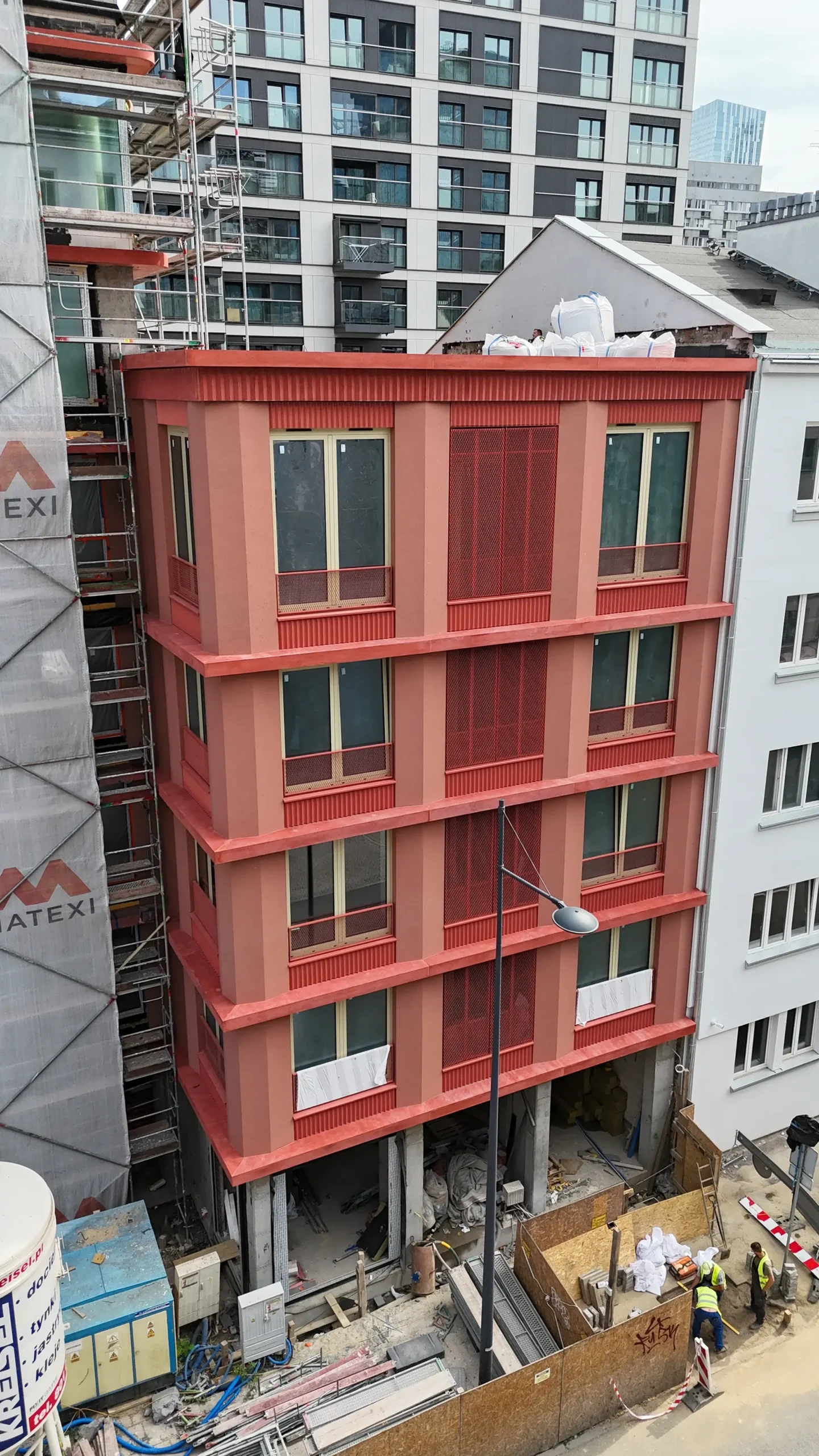 Postęp pracy inwestycji Żelazna 54, Warszawa Wola